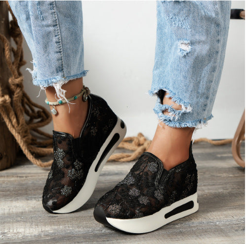 Dame Sporty Sneakers med blomsterbroderi og komfortabel sål Stilla