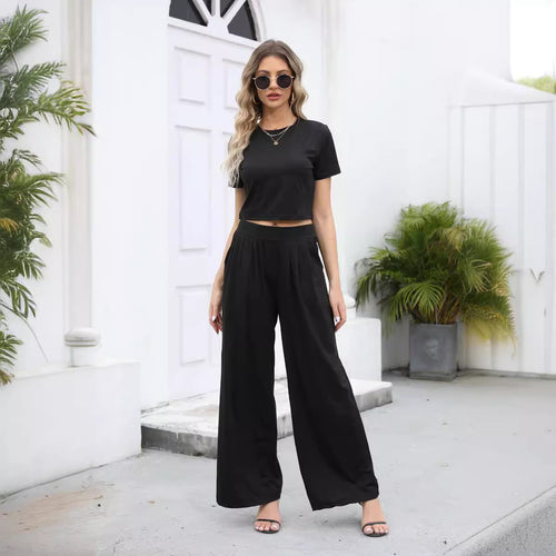 Dame moderigtig og komfortabel to-delt sæt med cropped T-shirt og bred bukse-stil Stilla