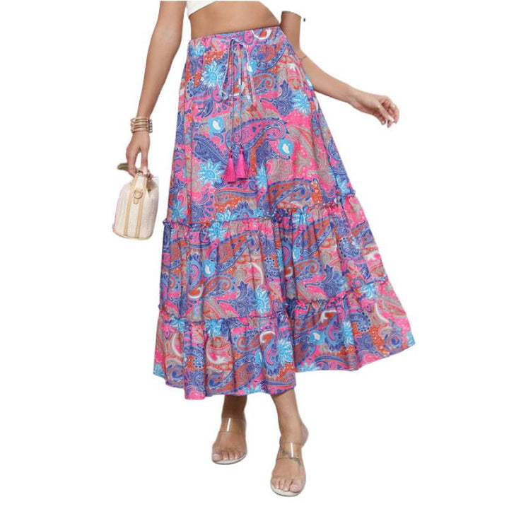 Dame midi-nederdel i legende boho-stil med farverigt paisleymønster og voluminøst fald Skovae