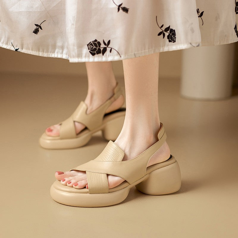 Dame Plateau-Sandaletter med elegant krydset design og komfortabel sål Stilla