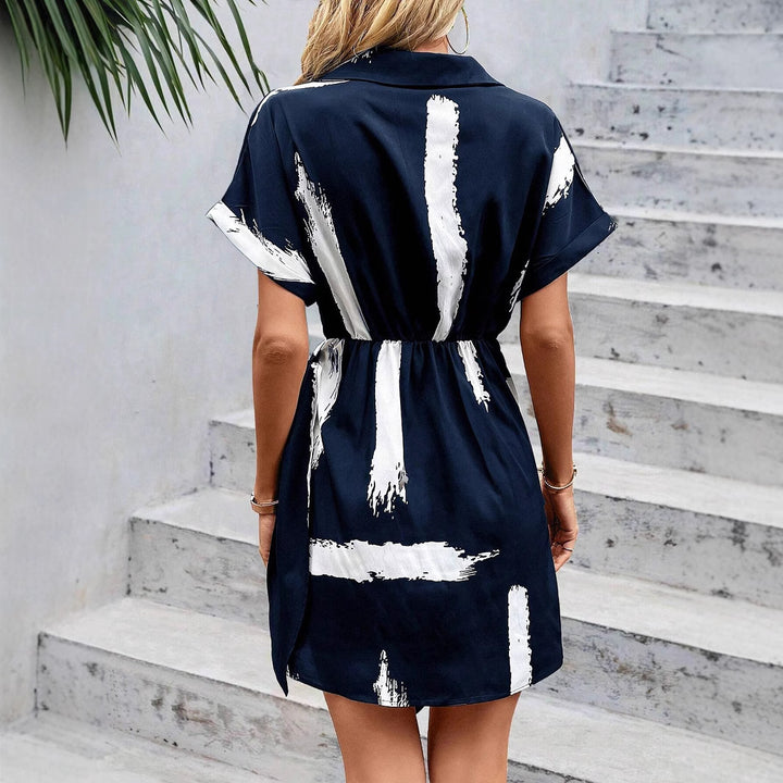 Dame wrap kjole med moderigtigt mønster og elegant snit Stilla