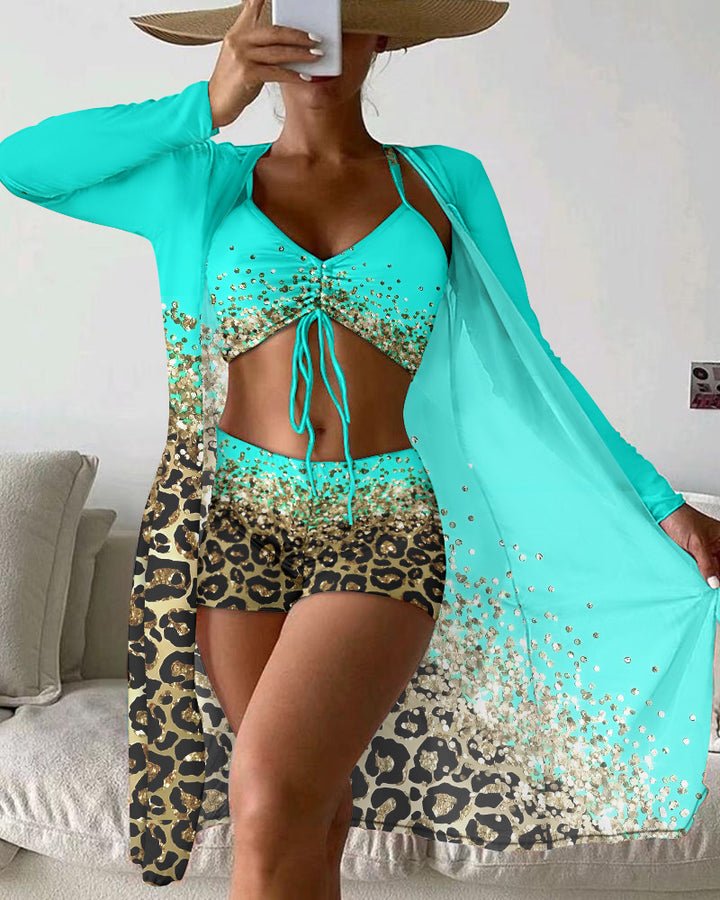 Dame strandoutfit med leopardmønster og farverigt cover-up Stilla