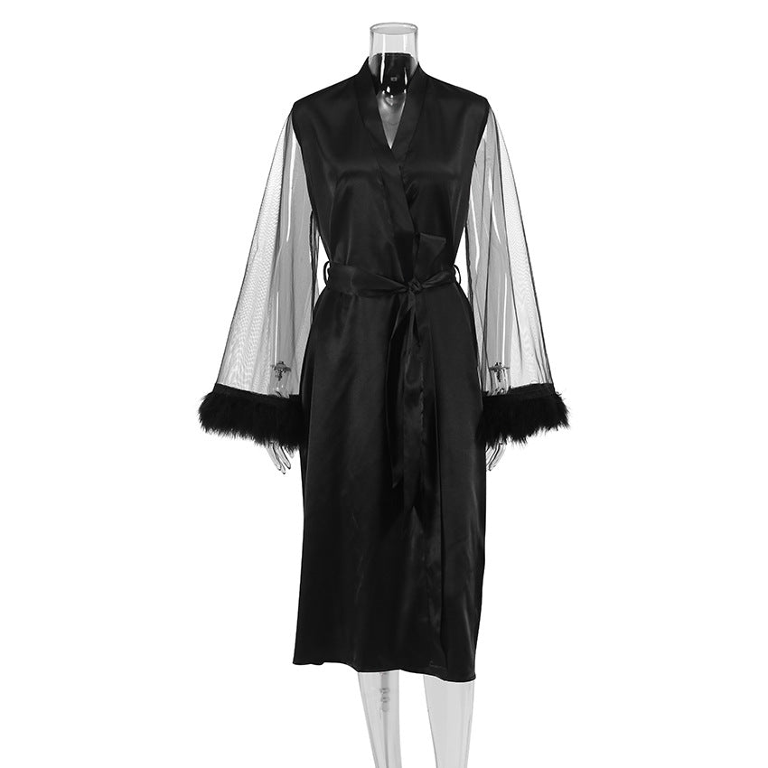 Dame Satin-Robe med gennemsigtige ærmer og elegante flæsedetaljer Stilla