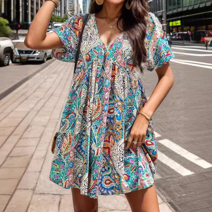 Femme Vibrant Bohemian Minikjole med flydende silhuet Stilla