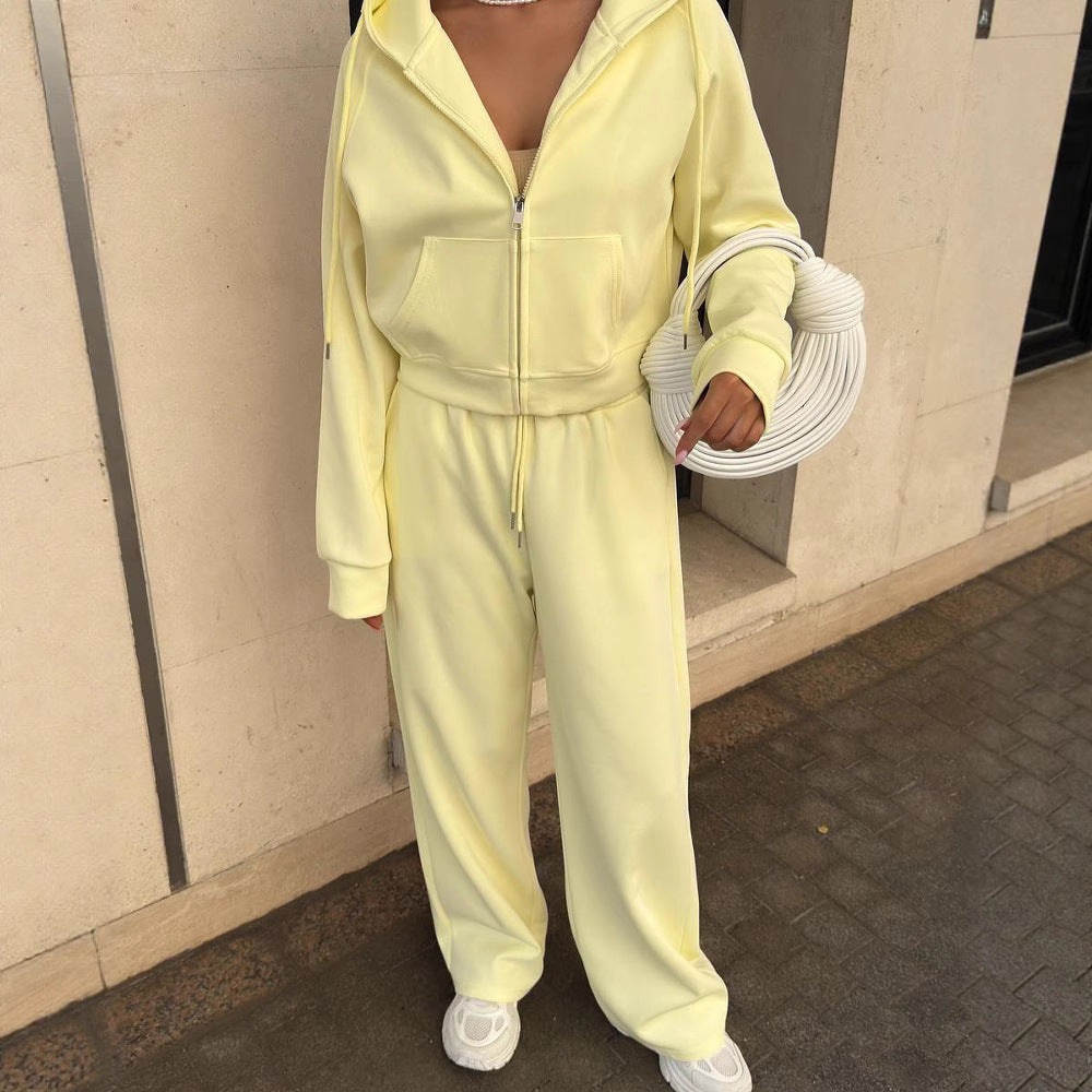 Dame afslappet joggingdragt-sæt med cropped hoodie og brede bukser Stilla