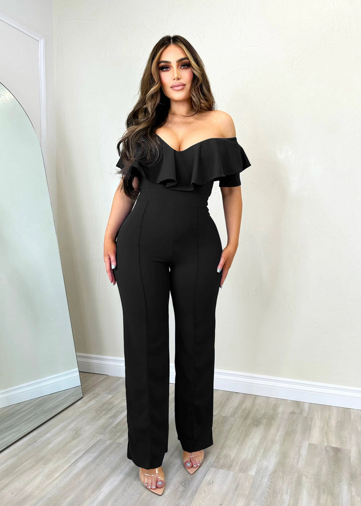 Dame elegant jumpsuit med flæset udskæring Stilla