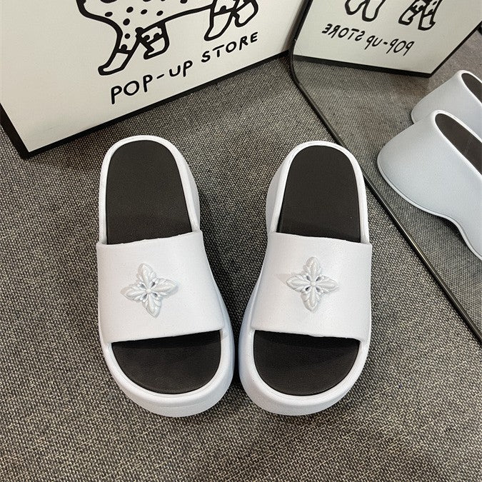 Dame komfortable og stilfulde slip-ons med elegant blomster-applikation Stilla