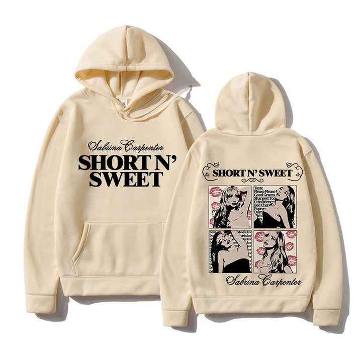 Kvinde hoodie med unikt tegneserie design og kunstnerisk tryk Skovae