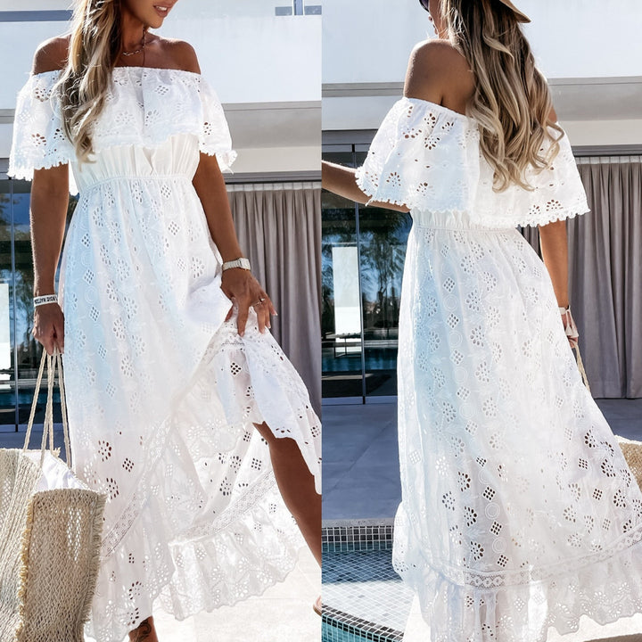 Dame maxikjole med romantisk broderie-anglais og off-shoulder design Stilla