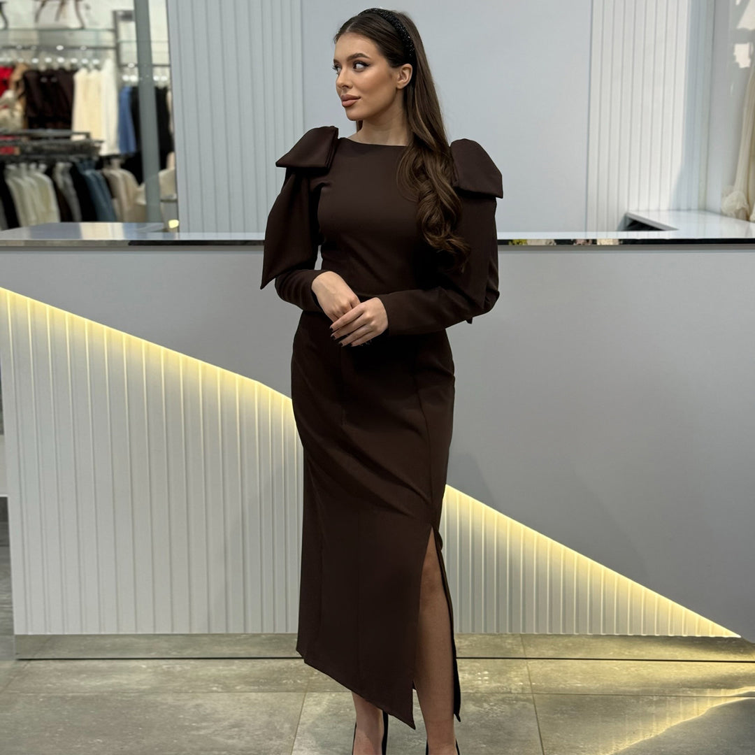 Damerne maxikjole med elegante puffærmer og sideslids