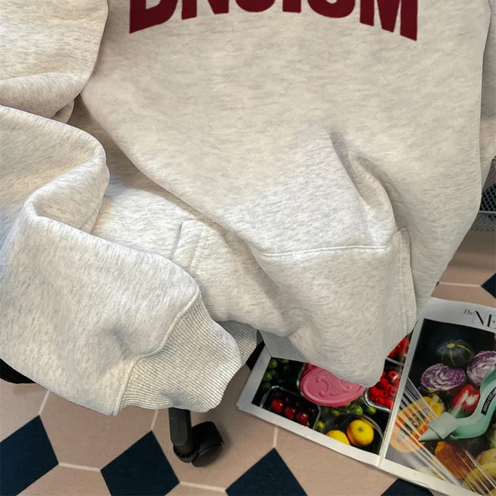 Dame hoodie med stort tryk Stilla