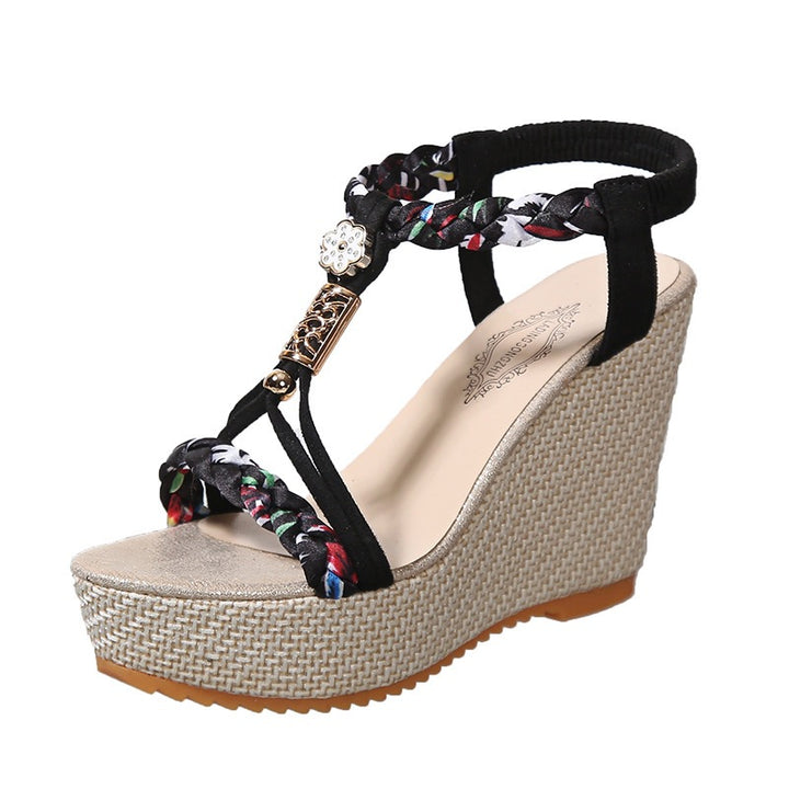 Dame Wedge-sandaler med farverigt flettet remdesign og komfortabelt fodbund Stilla