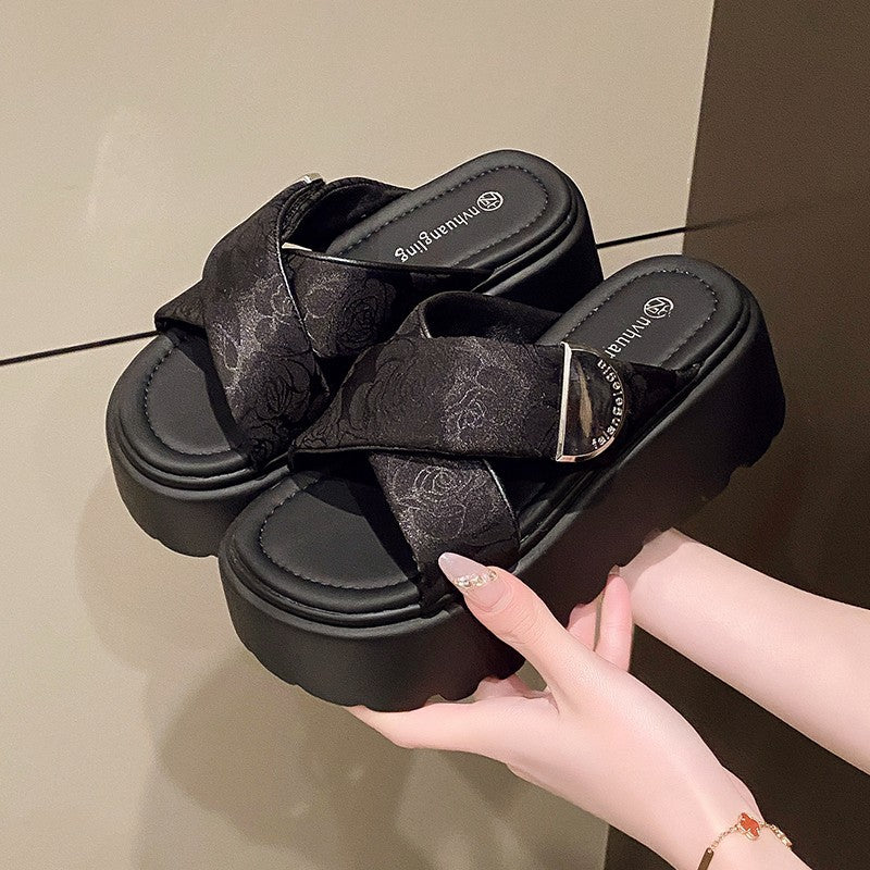 Dame Plateau-sandaler med komfortabel remføring og moderne spænde-design Stilla