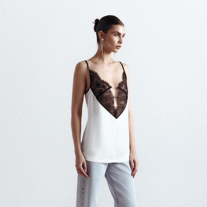 Kvindernes elegante bluse med blonder Stilla