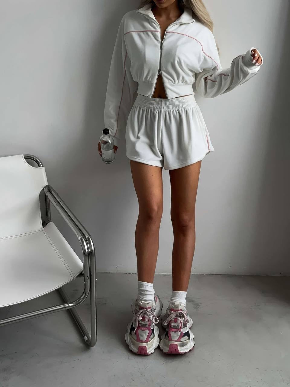 Kvinders loungewear sæt med komfortable shorts og oversized top Skovae