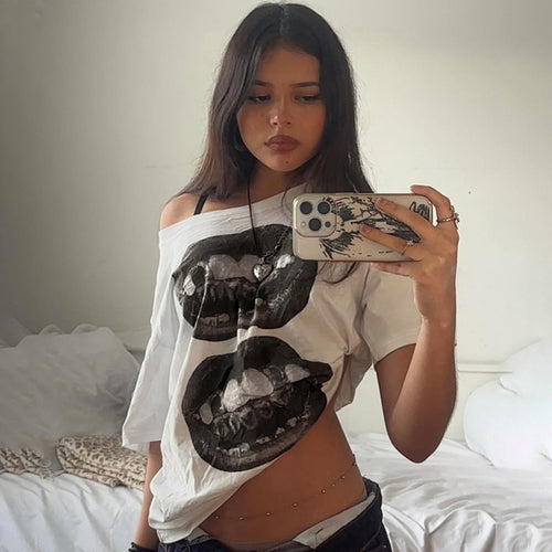 Dame T-shirt med glitrende korsdesign og afslappet pasform Skovae