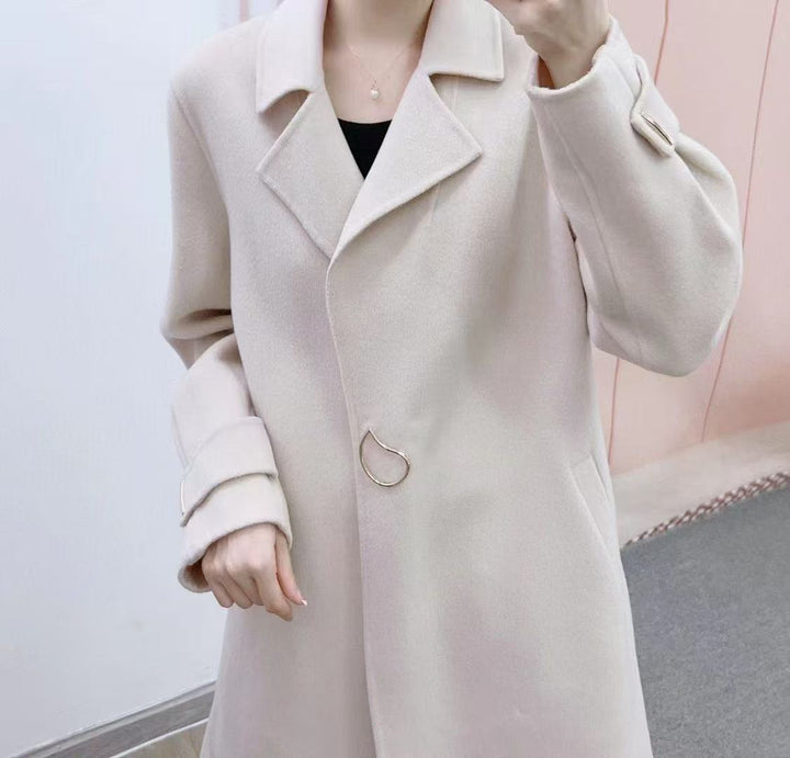 Dame Elegant Oversize Frakke med raffineret knapdetalje og blødt materiale Stilla