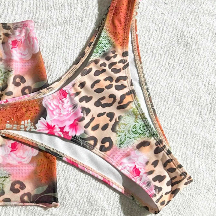 Dame bikini-sæt med blomsterdesign og moderigtig miniskirt Skovae