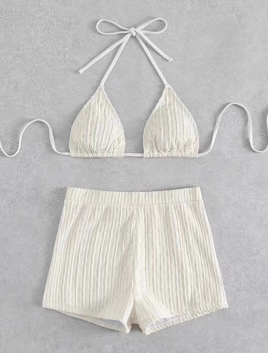 Dame bikini-sæt med foldet tekstur og moderne top Stilla