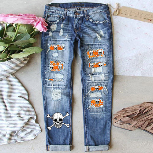Damejeans med afslappet ripped-design og iøjnefaldende dødningehoved-applikationer Stilla