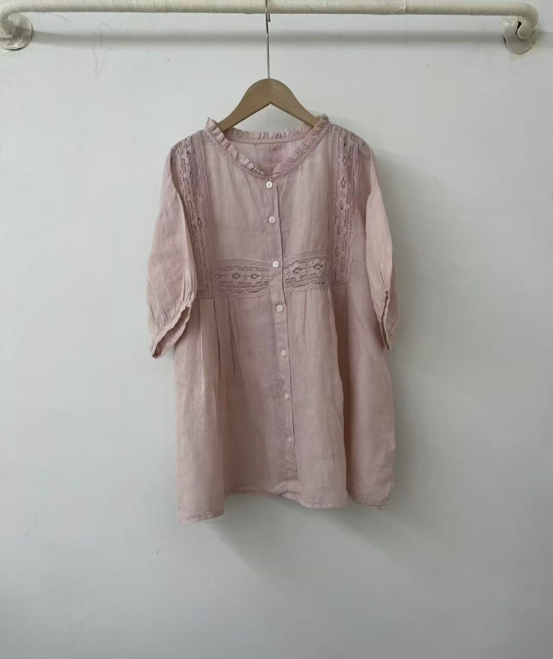 Femme Elegante Spids-Detail Knap-Down Bluse Stilla