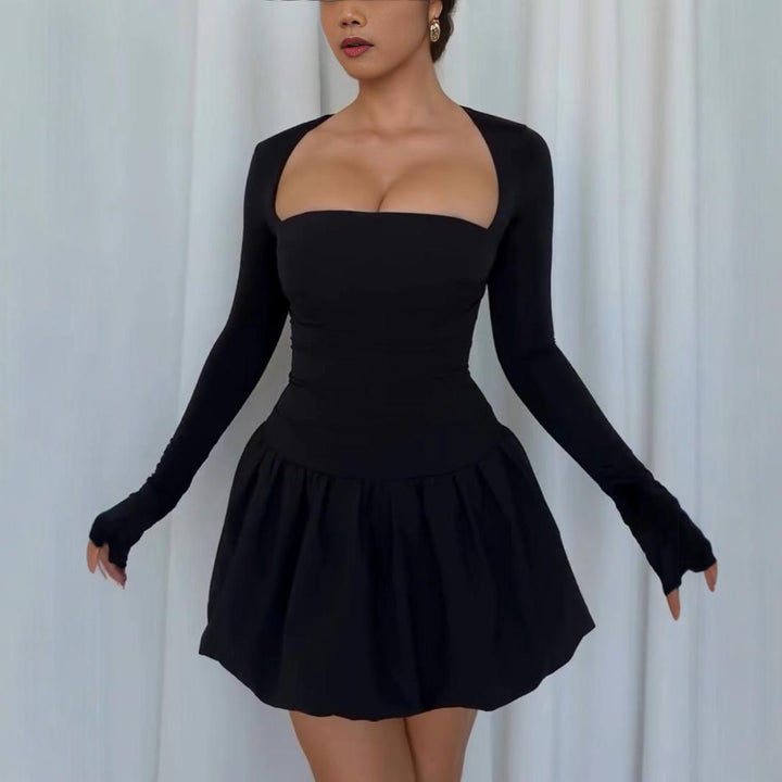 Kvinders mini kjole med off-shoulder design og lange ærmer Skovae