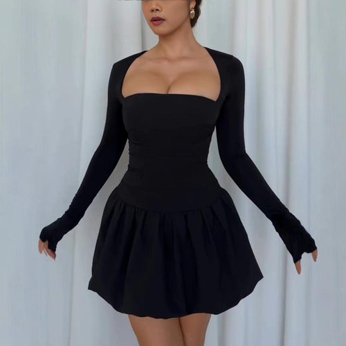 Kvinders mini kjole med off-shoulder design og lange ærmer Skovae