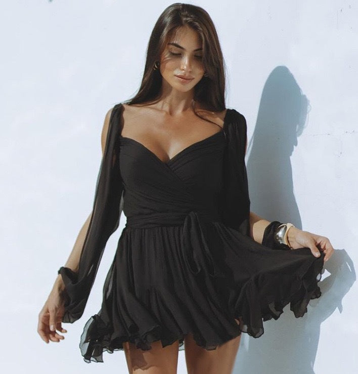 Dame luftig strandkjole med asymmetrisk chiffon og figursyet silhuet Stilla