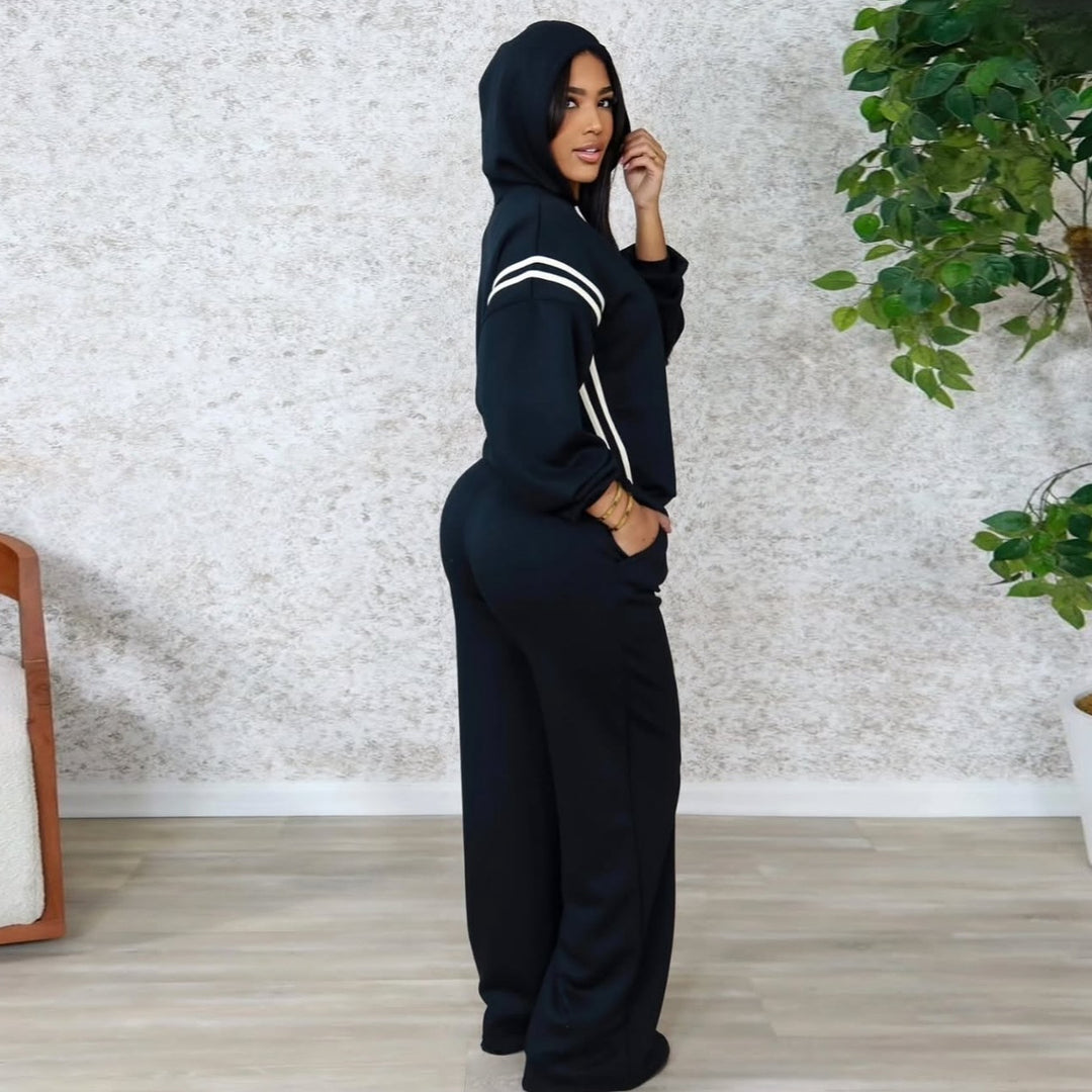 Kvinders sporty loungewear sæt med opfoldede ærmer og sidelister Skovae