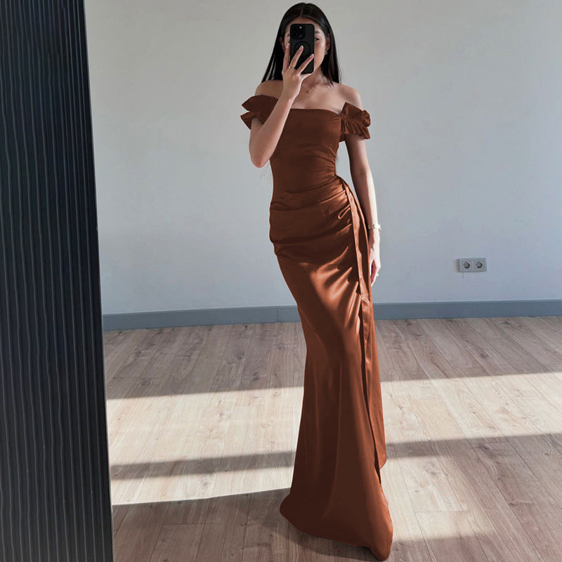Dame Maxi-kjole med elegante flæsedetailler og figursmigrende design Stilla