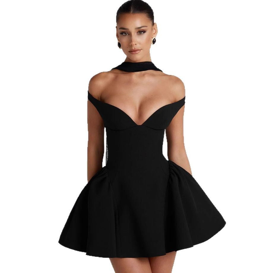 Dame Couture Cocktailkjole med Off-Shoulder Design og Voluminøs Skirt Skovae