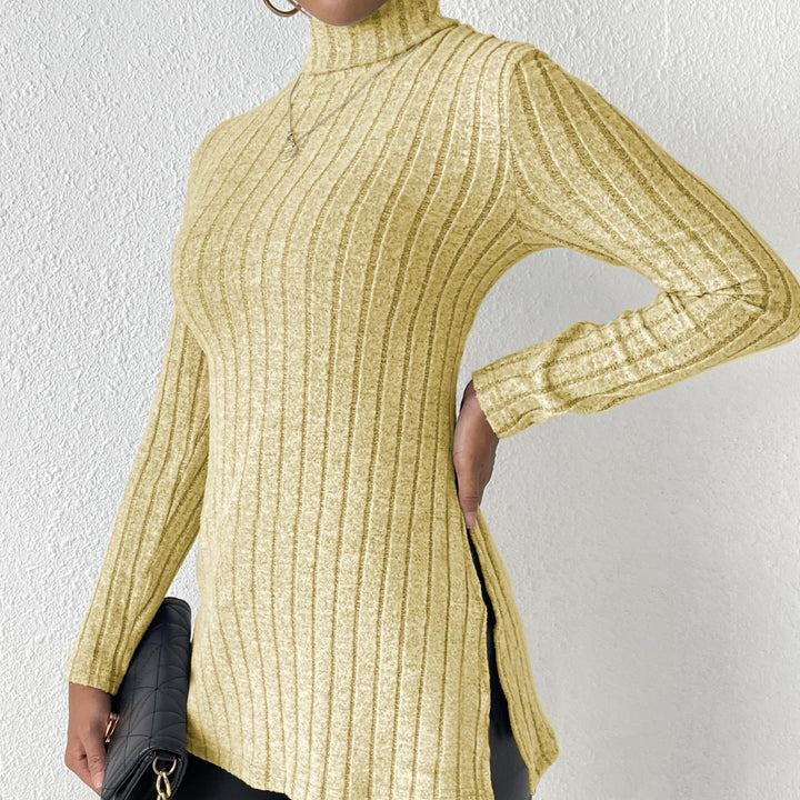 Dame rullekrave sweater med struktureret overflade og fashionable sidelæg Stilla