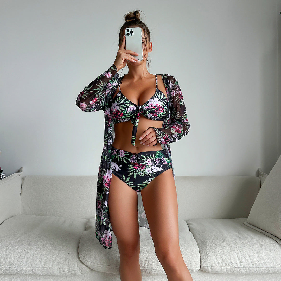 Dame Bikinisæt med gennemsigtig Kimono og blomsterdesign Stilla