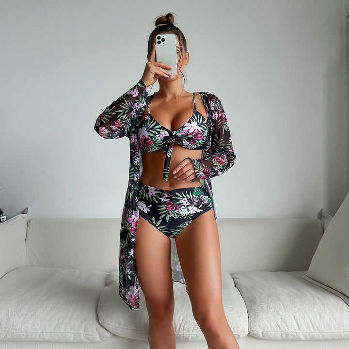 Dame Bikinisæt med gennemsigtig Kimono og blomsterdesign Stilla