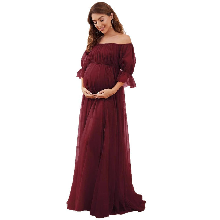 Dame Elegant gravidkjole med off-shoulder design og luftig tyl Stilla