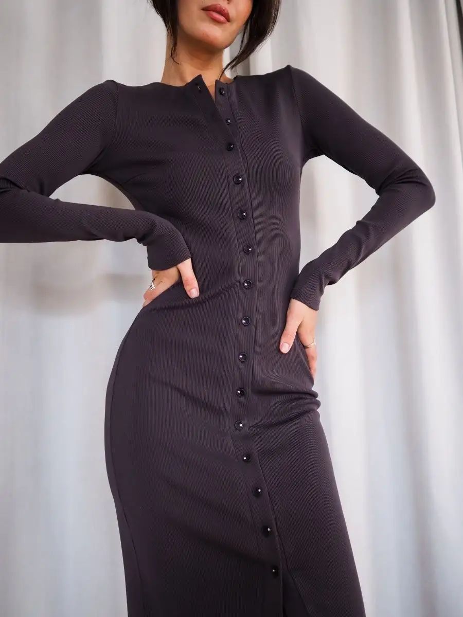 Dame figursyet Midi-kjole med knaplukning og elegant V-udskæring Stilla