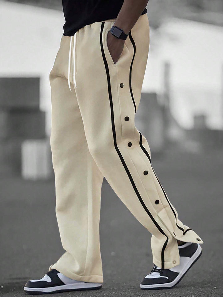 Herrer moderigtige sportbukser med knapdetaljer og sidelommer Stilla