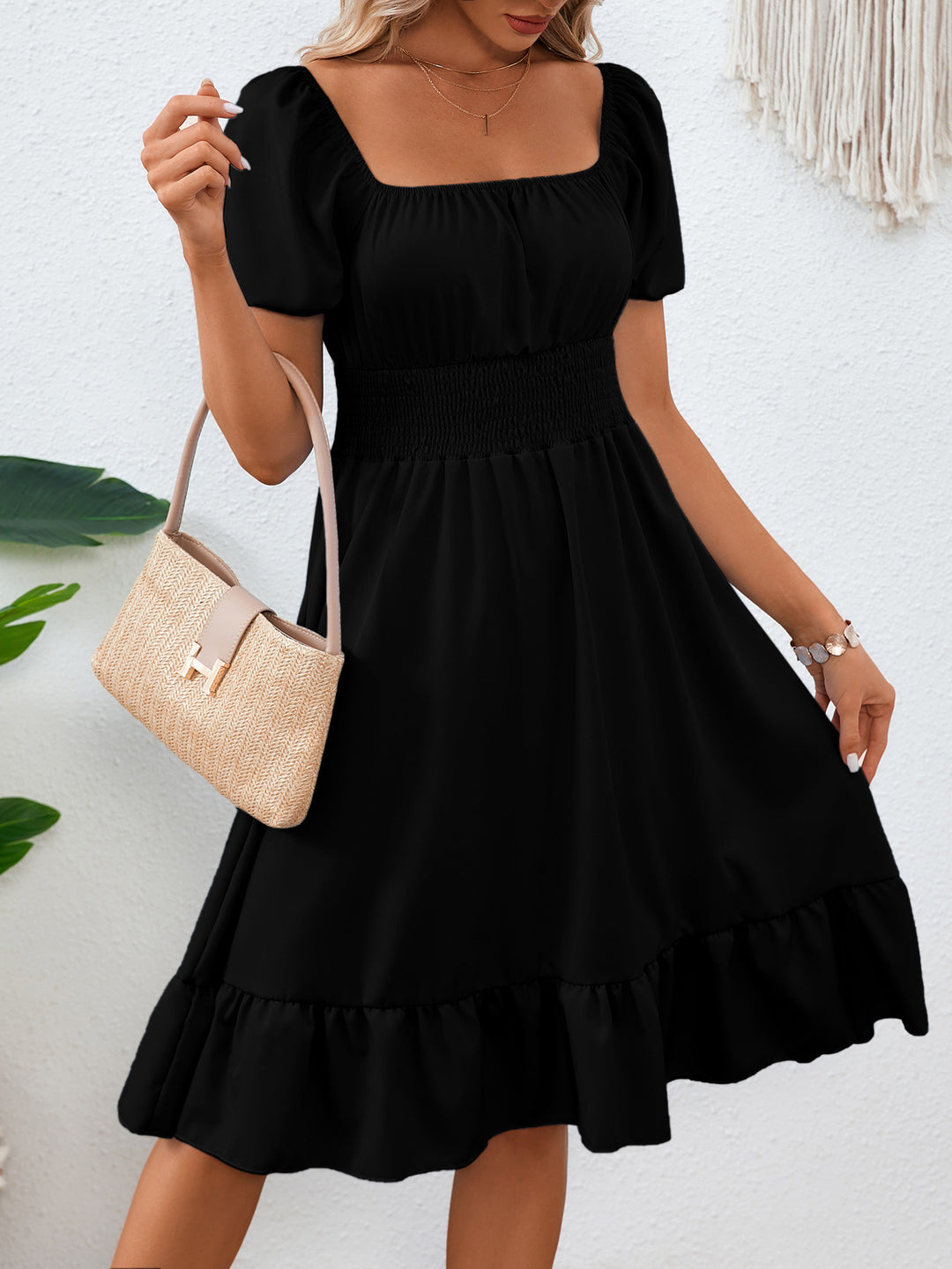 Femme Floral Smocked Midi Kjole med Flæsekant Stilla
