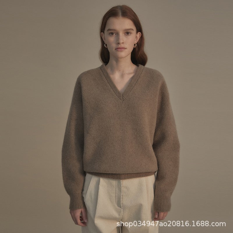 Kvinders høj kvalitet V-hals sweater lavet af blødt strik Stilla