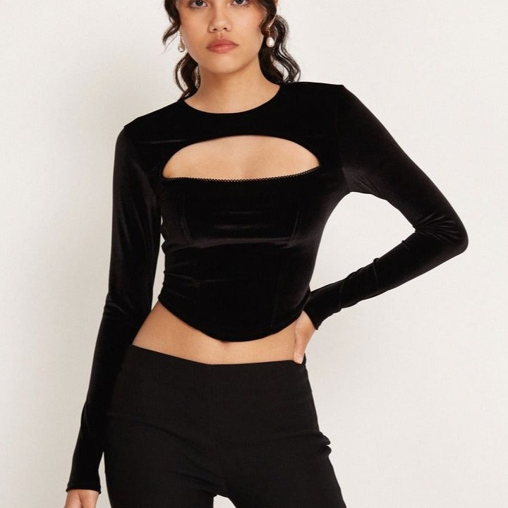 Dame Cropped Langærmet top med innovativt cut-out design Skovae