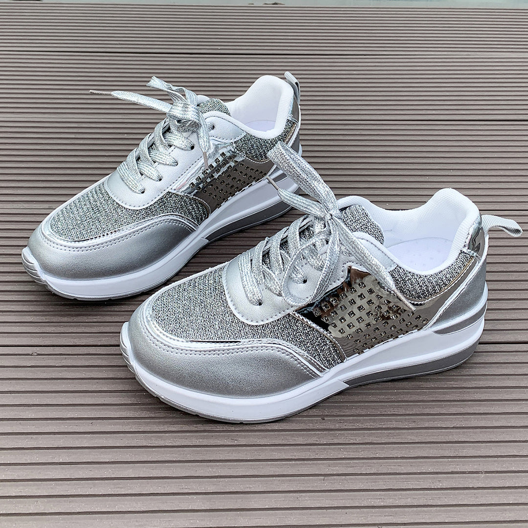 Dame Sporty Sneakers med åndbart netstruktur og modede accenter Stilla