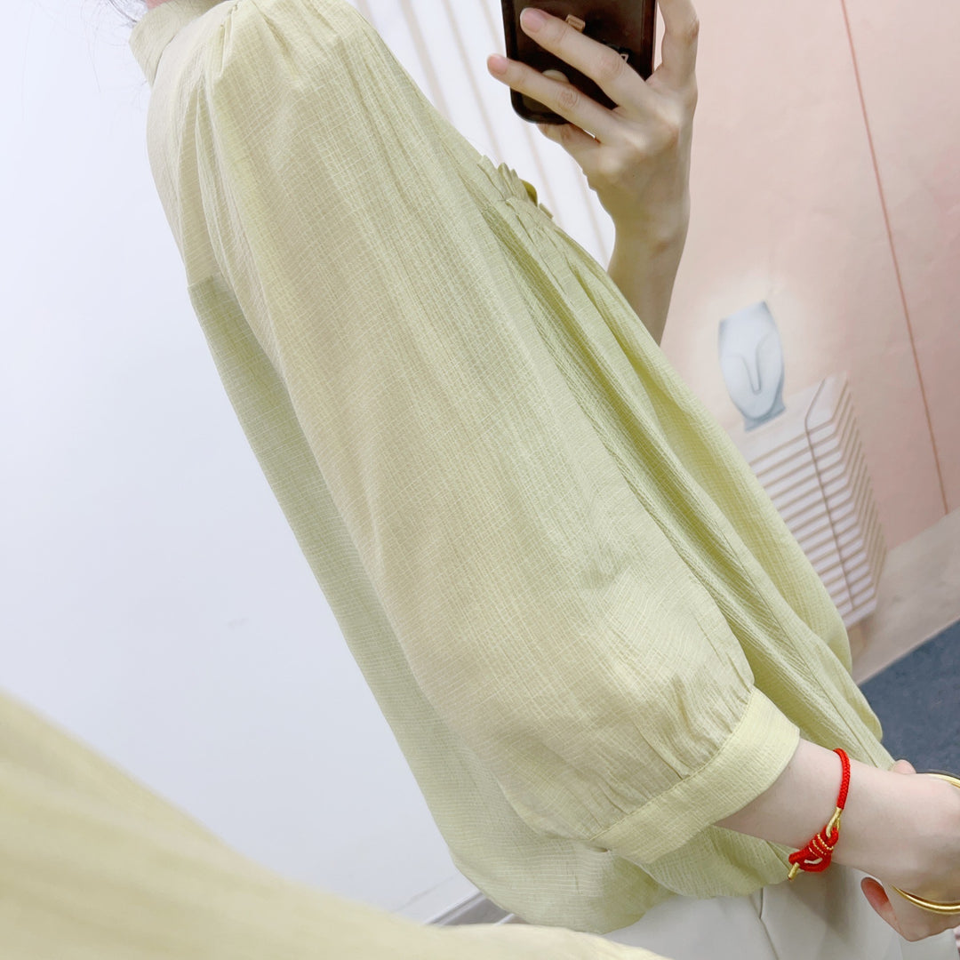 Damebluse med elegante blonder detaljer og praktiske lommer Stilla