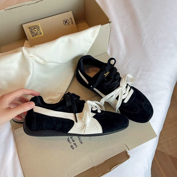 Dame Sporty Suede Sneakers med Polstret Indersål og Slidstærk Sål Stilla