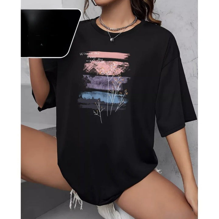 Dame T-shirt med kunstnerisk landskabsmotiv og komfortabel pasform Stilla