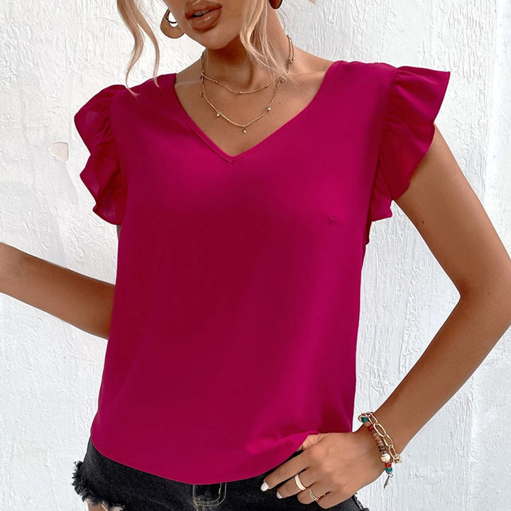 Damebluse med voluminøse flæse detaljer og elegant V-hals Stilla