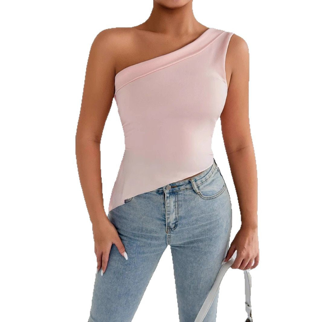 Dame asymmetrisk top med skulderfri design og elegant drapering Skovae