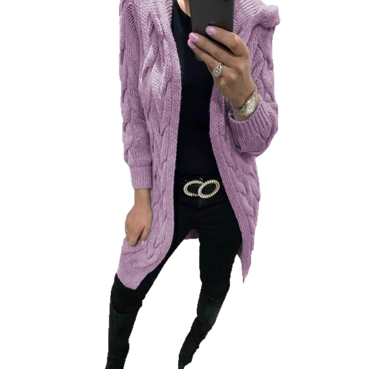 Kvindernes chunky strikket cardigan med nostalgisk cablestruktur og praktiske lommer Stilla