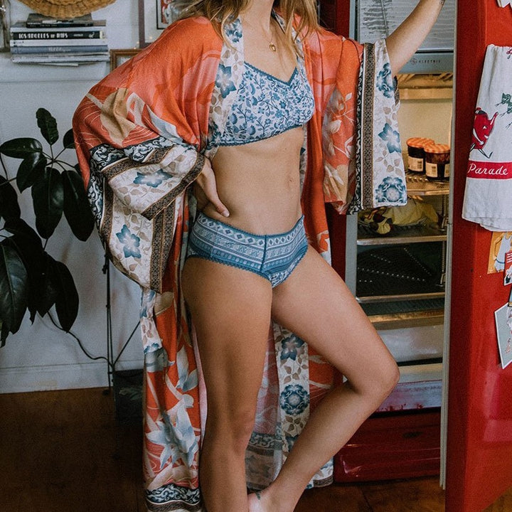 Dame Strandkaftan med kunstnerisk blomsterdesign og elegant V-hals Stilla