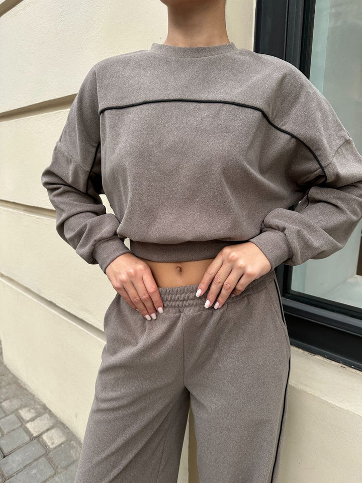 Kvinders sporty top og bukser sæt med elastisk liv og kontrast syninger