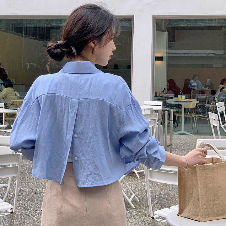 Dame cropped bluse med afslappet snit og slids bag Stilla
